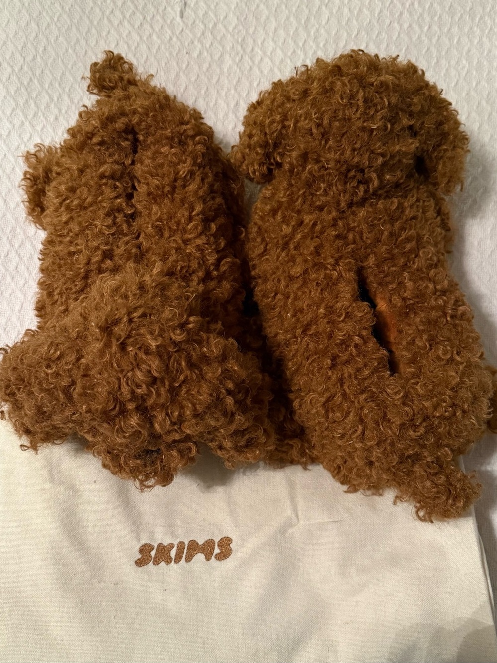 SKIMS Curly Sherpa Slip-On Slippers in Chai